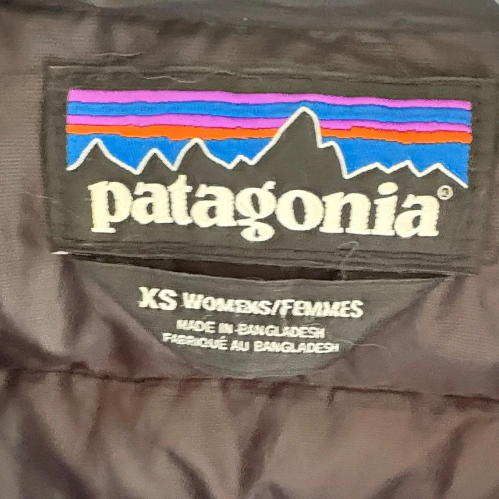 Patagonia Women's Black Puffer Jacket - Picture 5 of 6